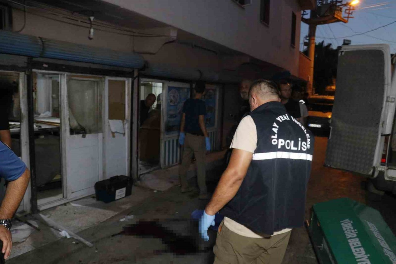 Yüksek sesle müzik kavgası faciayla bitti: Tartıştığı 2 kişiyi vurdu ardından intihar etti