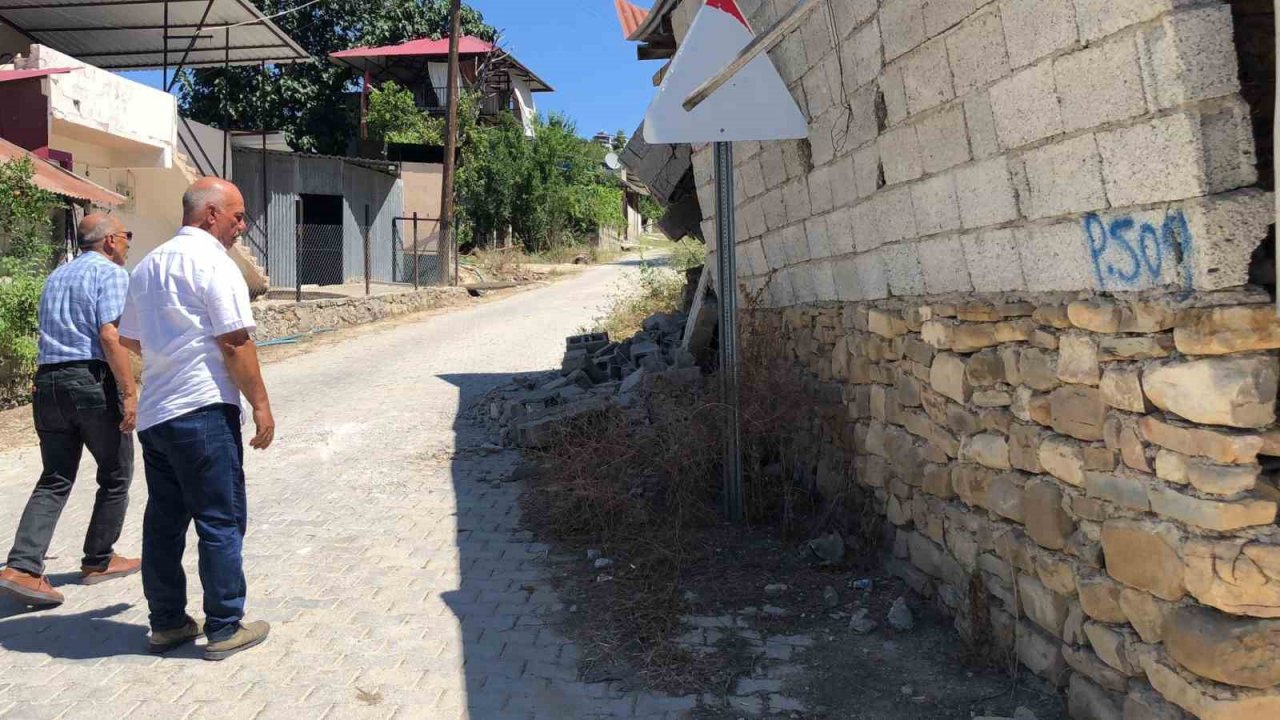 5.5’lik deprem bu köye büyük hasar verdi