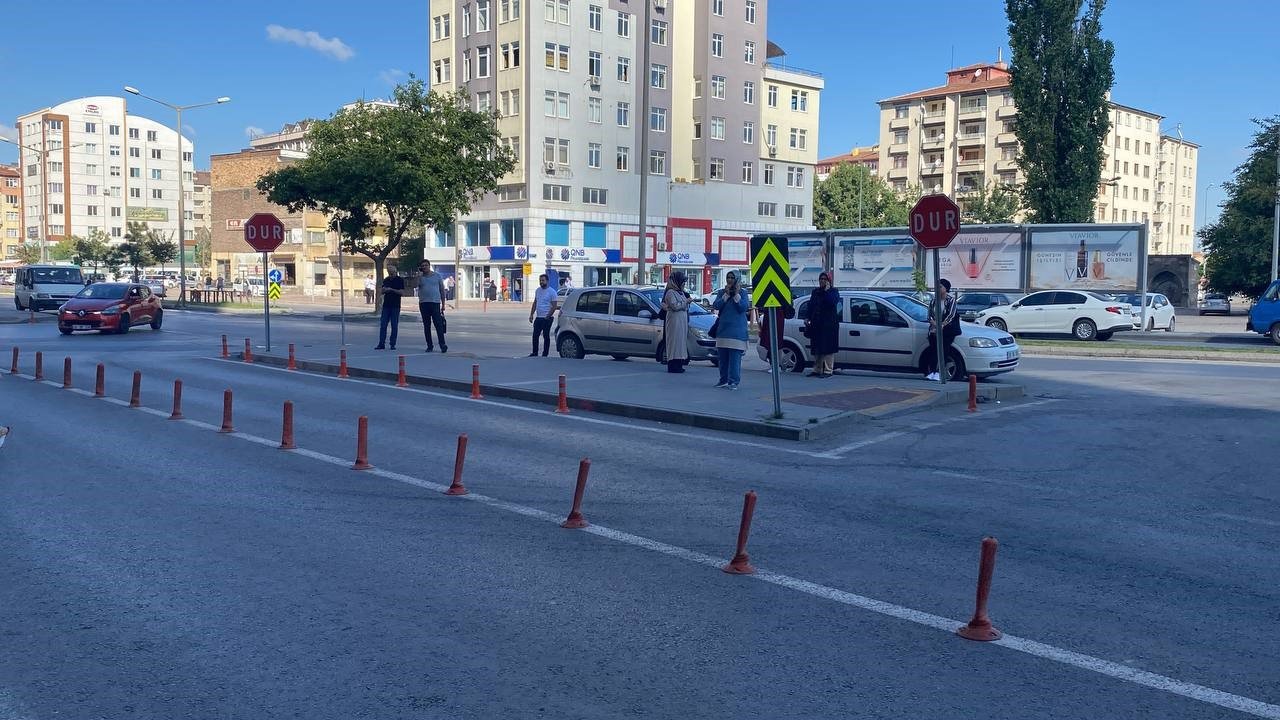 Adana’daki deprem Kayserilileri sokağa döktü