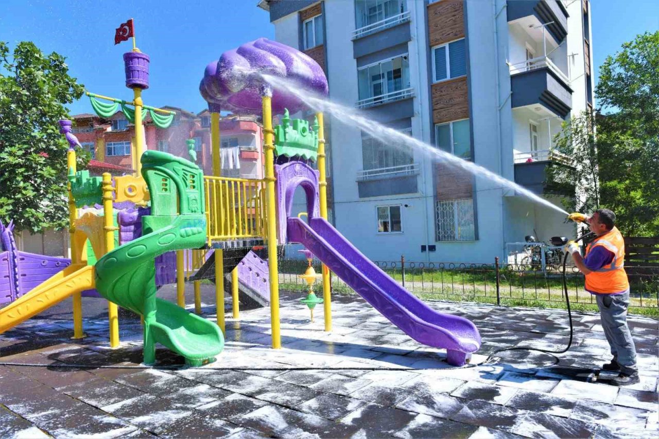 Başkan Tören: “Ekiplerimiz ‘temiz şehir’ için sürekli olarak sahada”