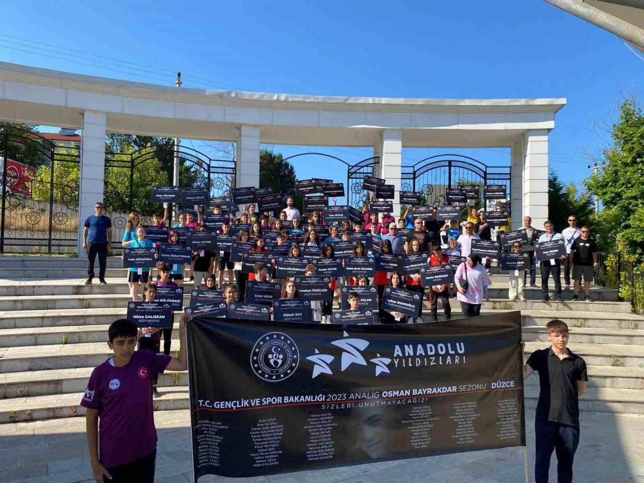 Depremde ölen sporcular unutulmadı