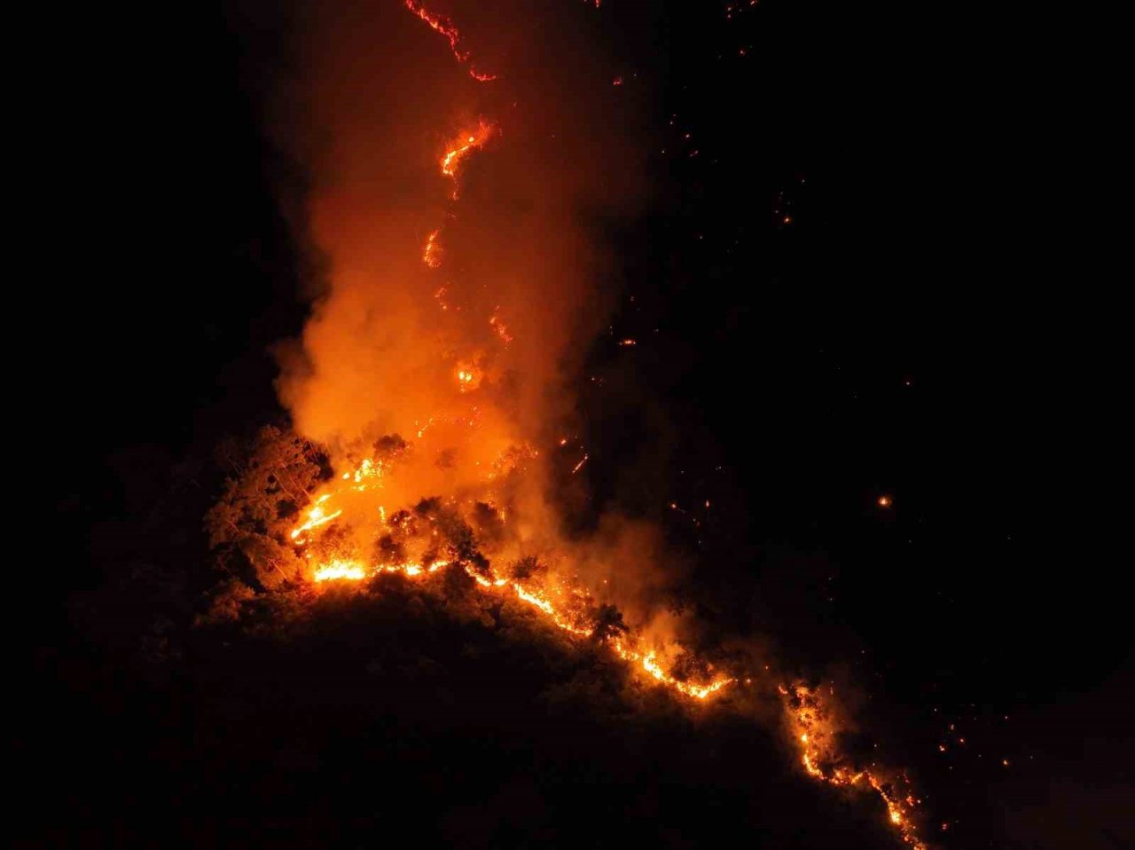 Antalya Büyükşehir Belediyesi Göynük yangını için seferler oldu