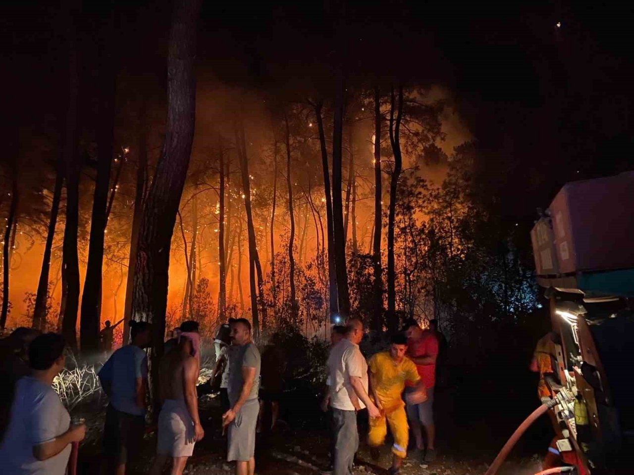 Antalya Büyükşehir Belediyesi Göynük yangını için seferler oldu