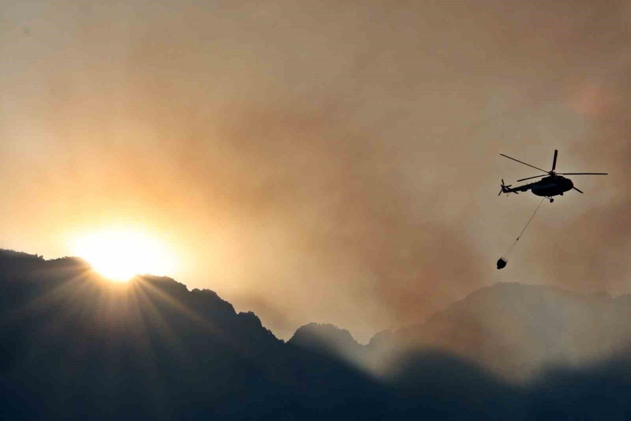 Kemer’deki orman yangını 24 saattir devam ediyor