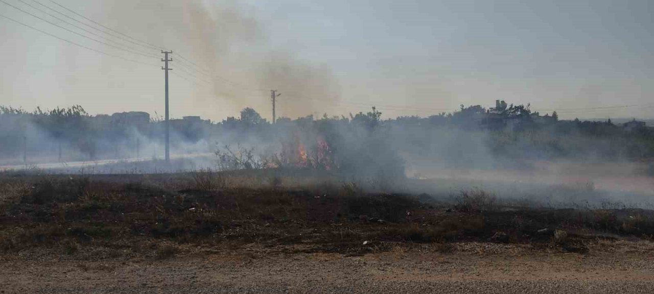 Kuru ot ve çalılık yangını kısa sürede söndürüldü