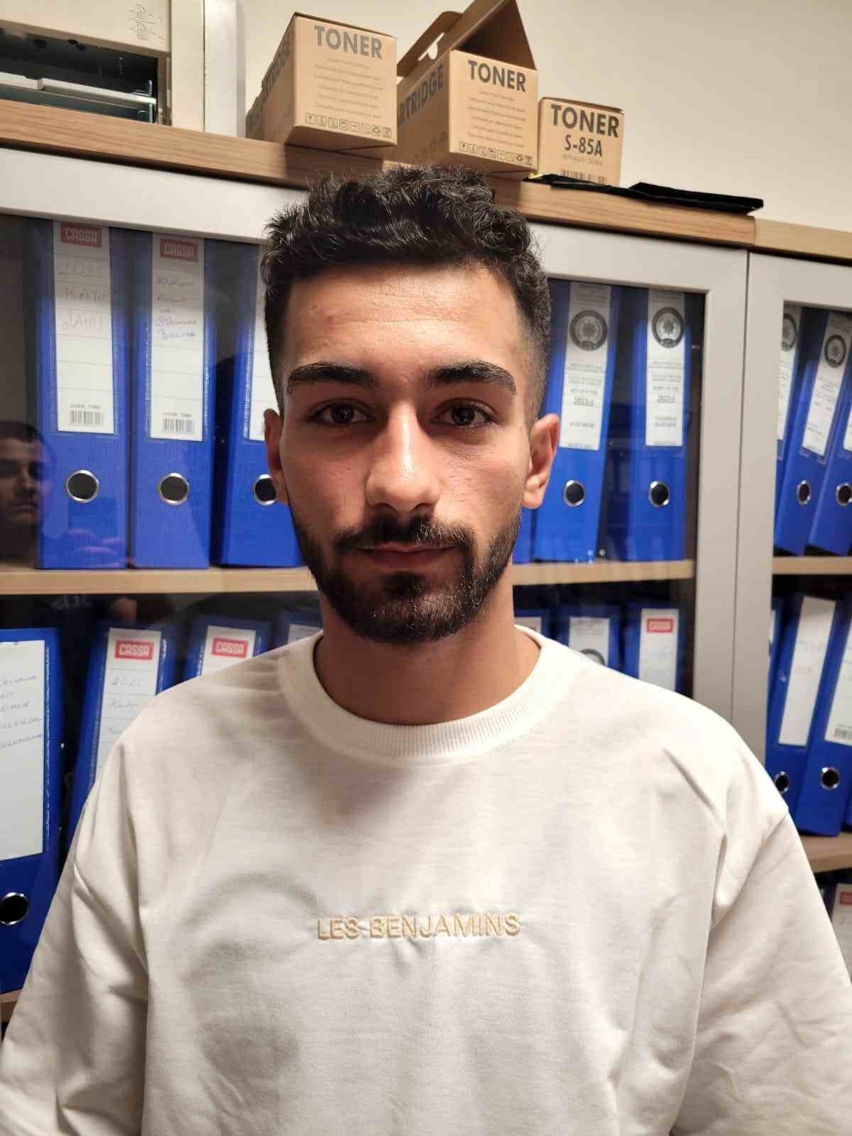 Otoyolda plakasız motosiklet ile yatarak seyahat eden sürücüye ceza yağdı