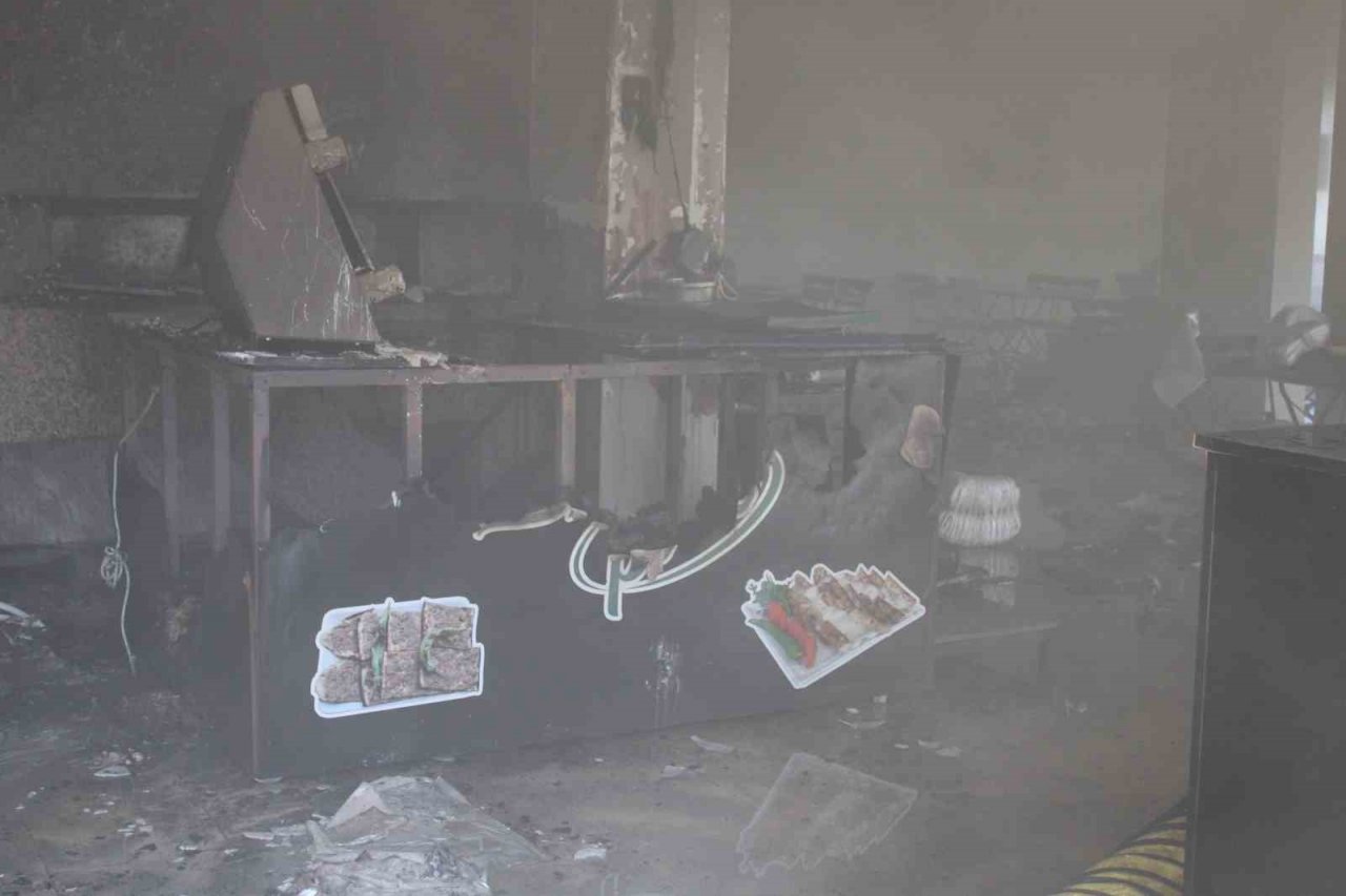 İtfaiyenin hızlı müdahalesi ile yangın büyümeden söndürüldü