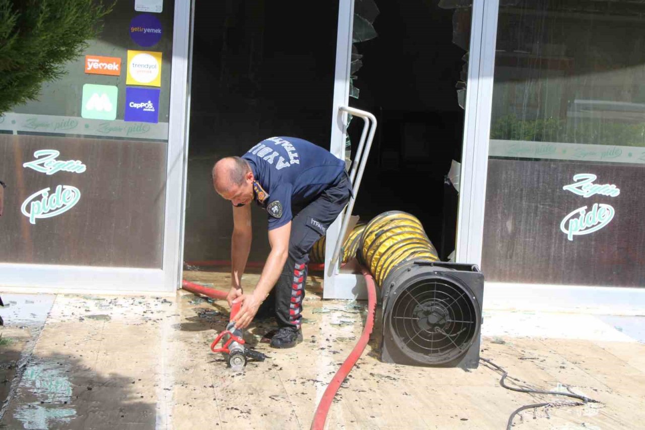 İtfaiyenin hızlı müdahalesi ile yangın büyümeden söndürüldü