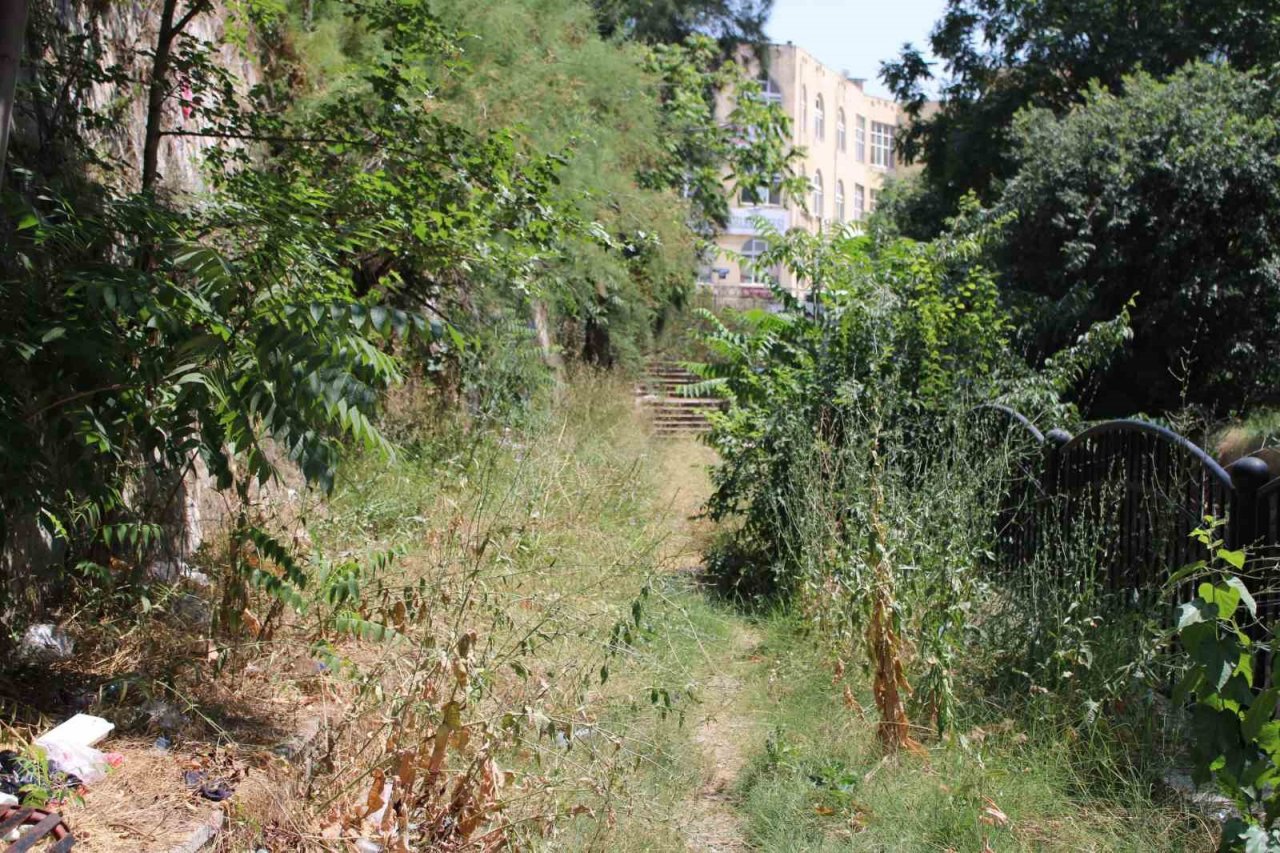 Bakımsız kalan Pınarbaşı alt yolu harabeye döndü