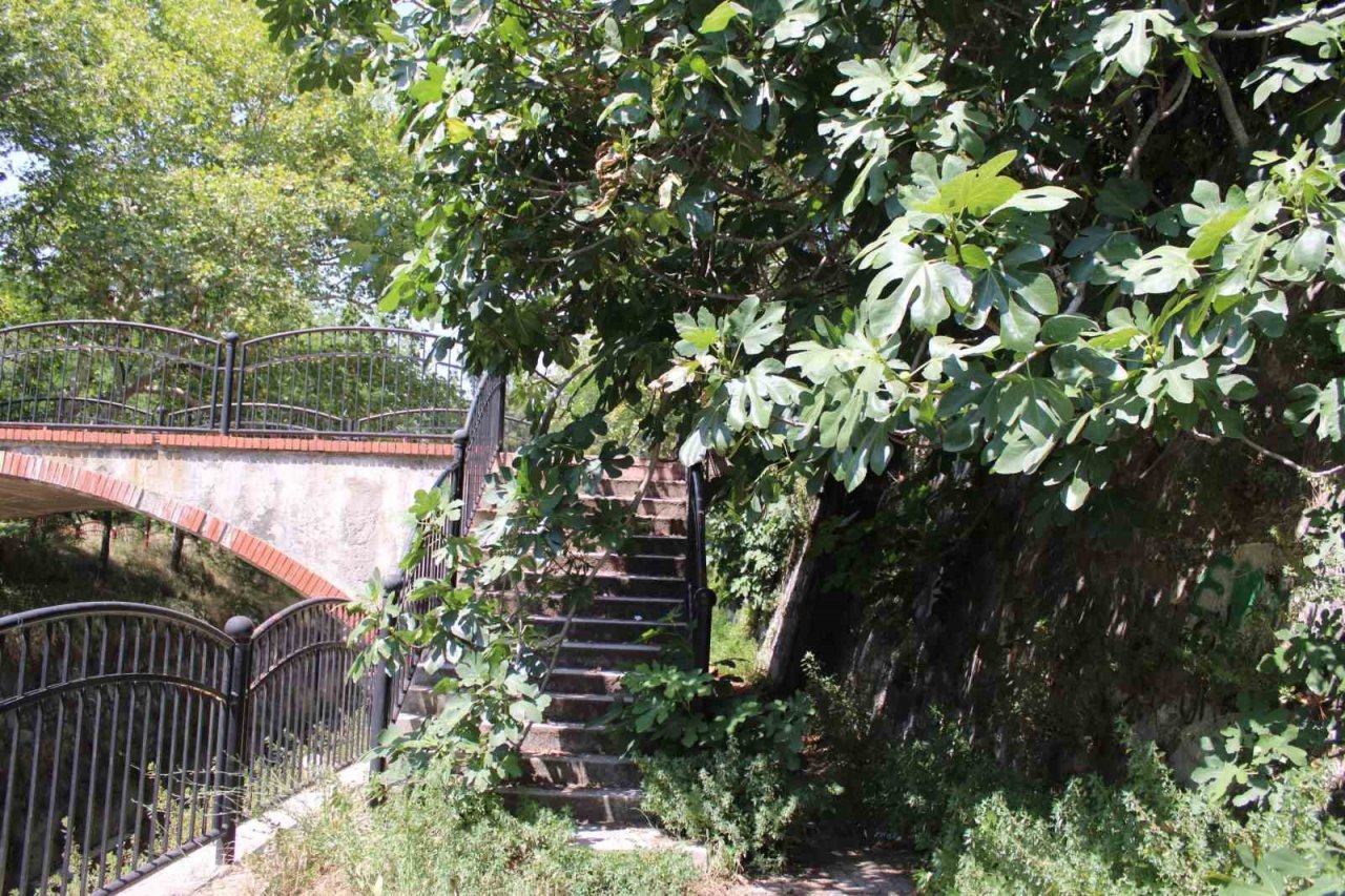 Bakımsız kalan Pınarbaşı alt yolu harabeye döndü