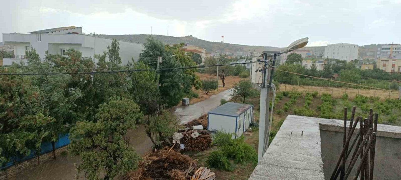 Sıcaktan kavrulan Diyarbakır’ın Dicle ilçesinde kısa süreli yağış etkili oldu