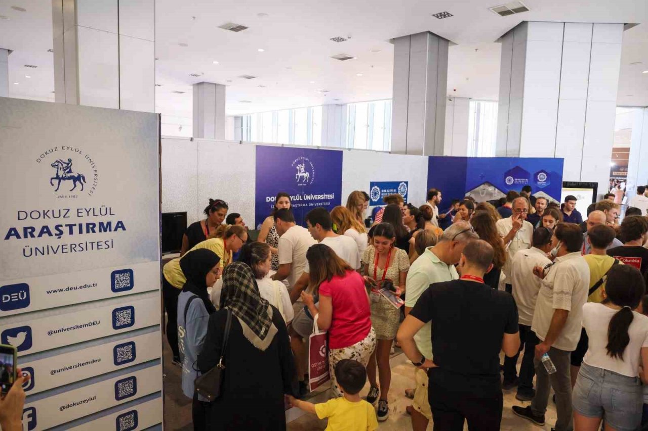 DEÜ, tercih fuarında öğrencilerin gözdesi oldu