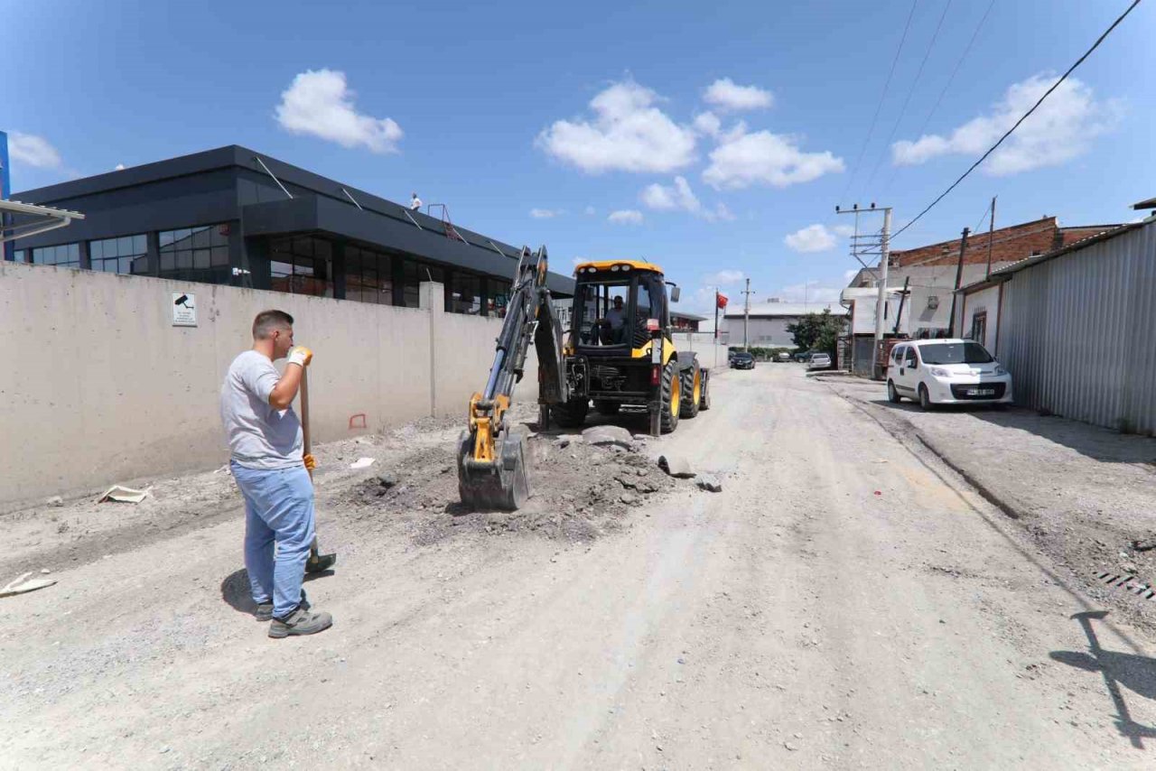 Erenler’de asfalt çalışmaları sürüyor