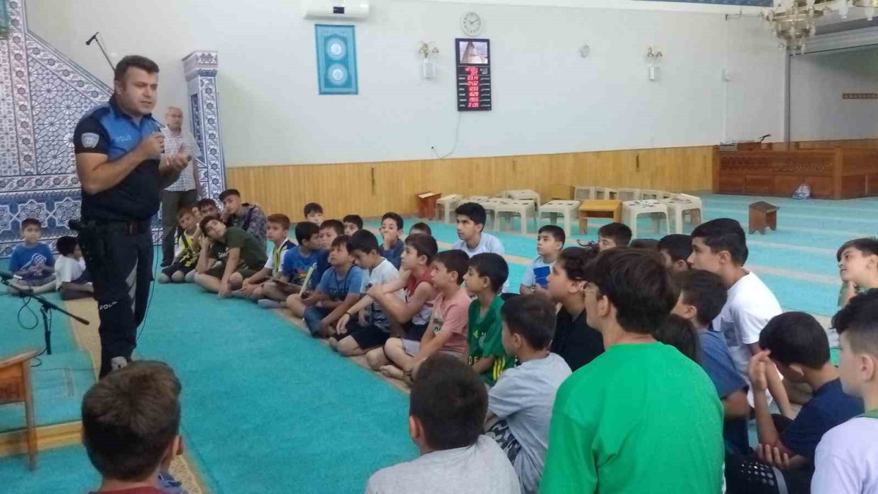 Kur’an kursunda eğitim gören çocuklara polis ekiplerinden dolandırıcılık uyarısı