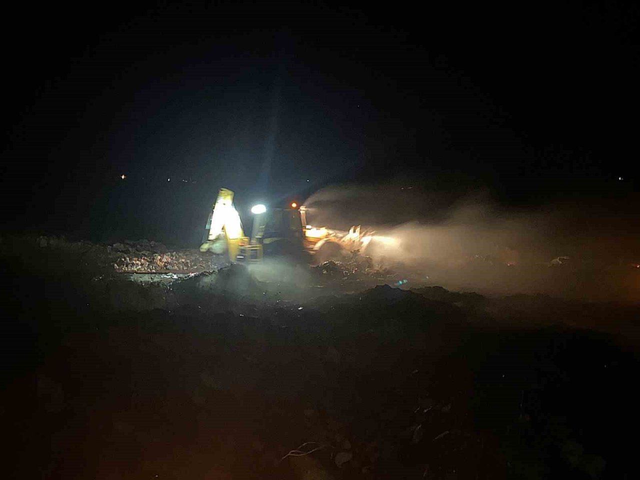 Mihalıççık’ta çöplük alanda çıkan yangın söndürüldü