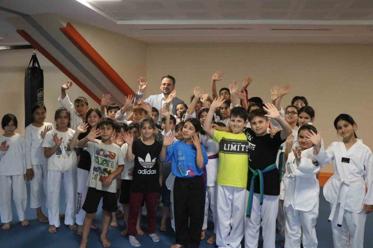 Bakan Yardımcısı Eminoğlu Erzincan’da genç sporcularla buluştu