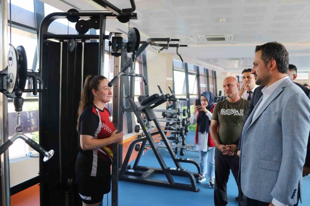 Bakan Yardımcısı Eminoğlu Erzincan’da genç sporcularla buluştu