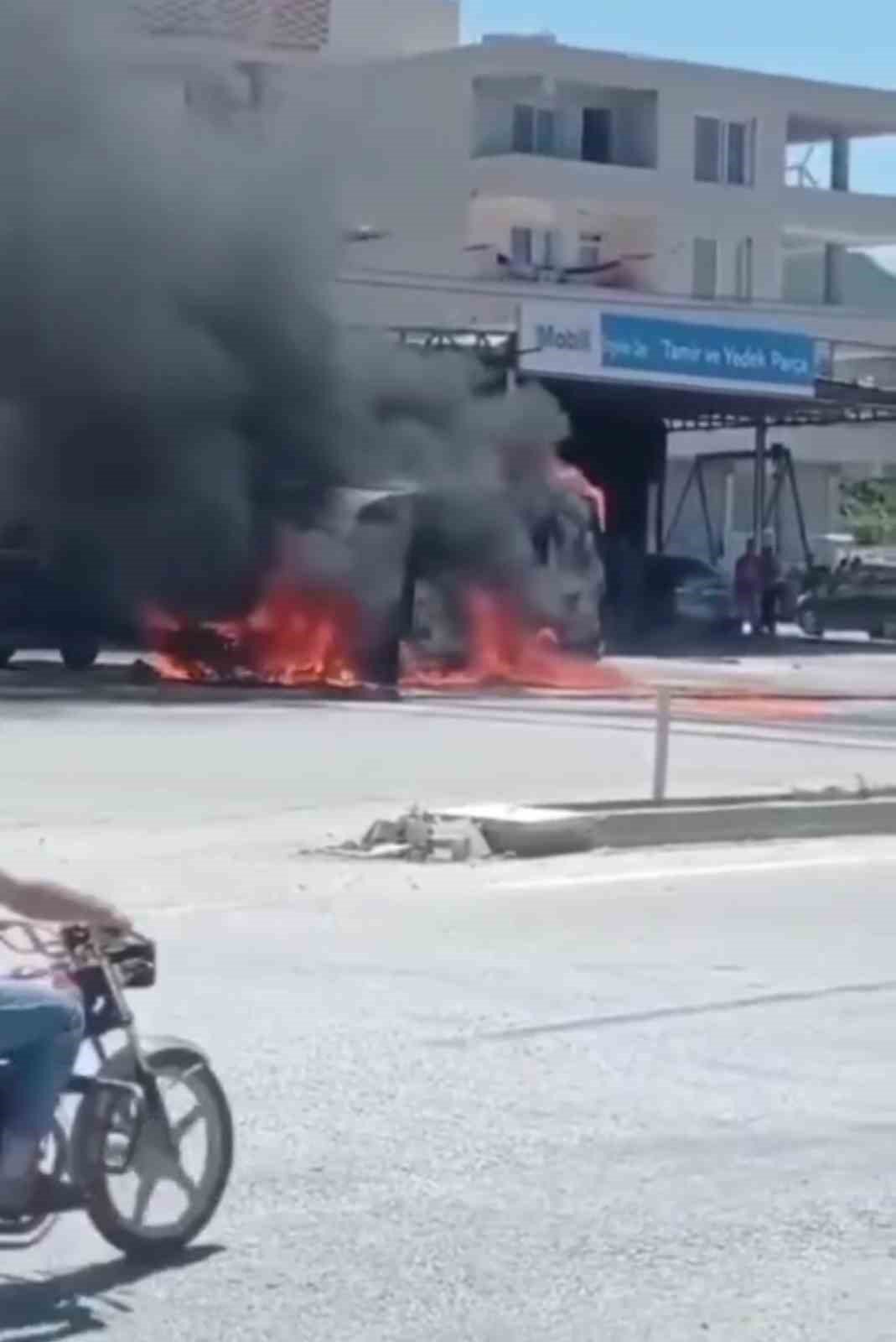 Samandağ’da korkutan araç yangını