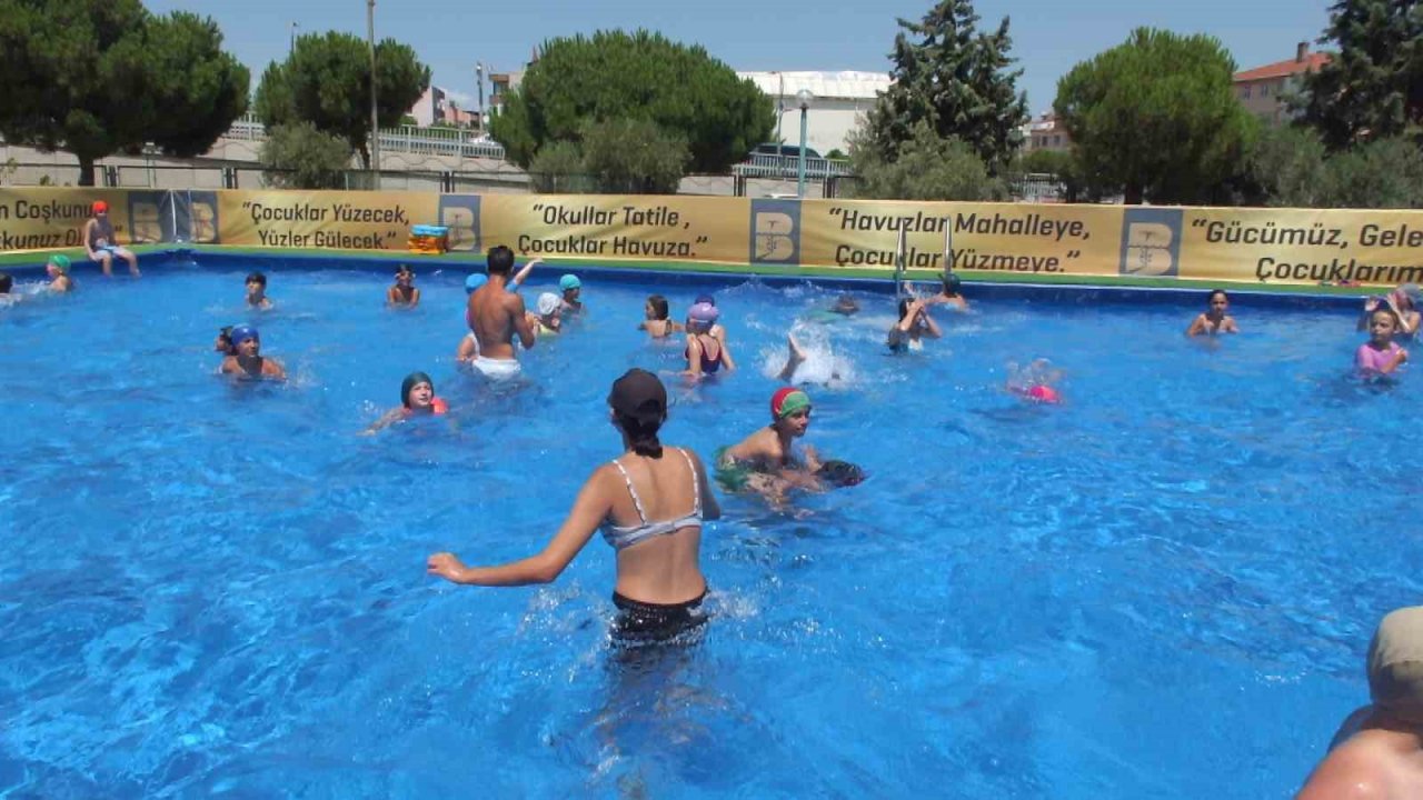 Balıkesir’de havuzlar çocuklarla şenlendi