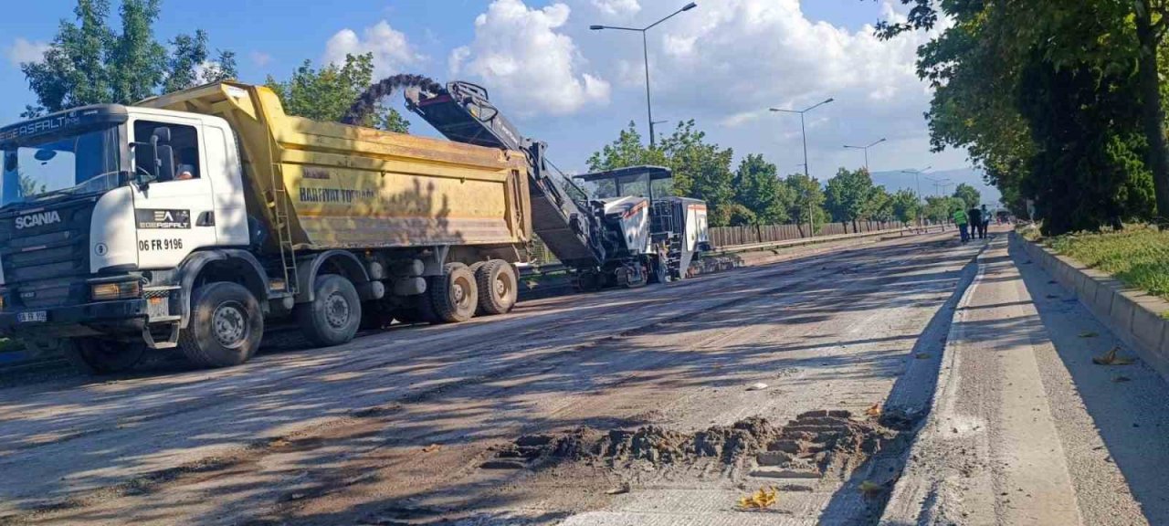 Ömer Türkçakal Bulvarı itfaiye önü trafiğe kapatıldı