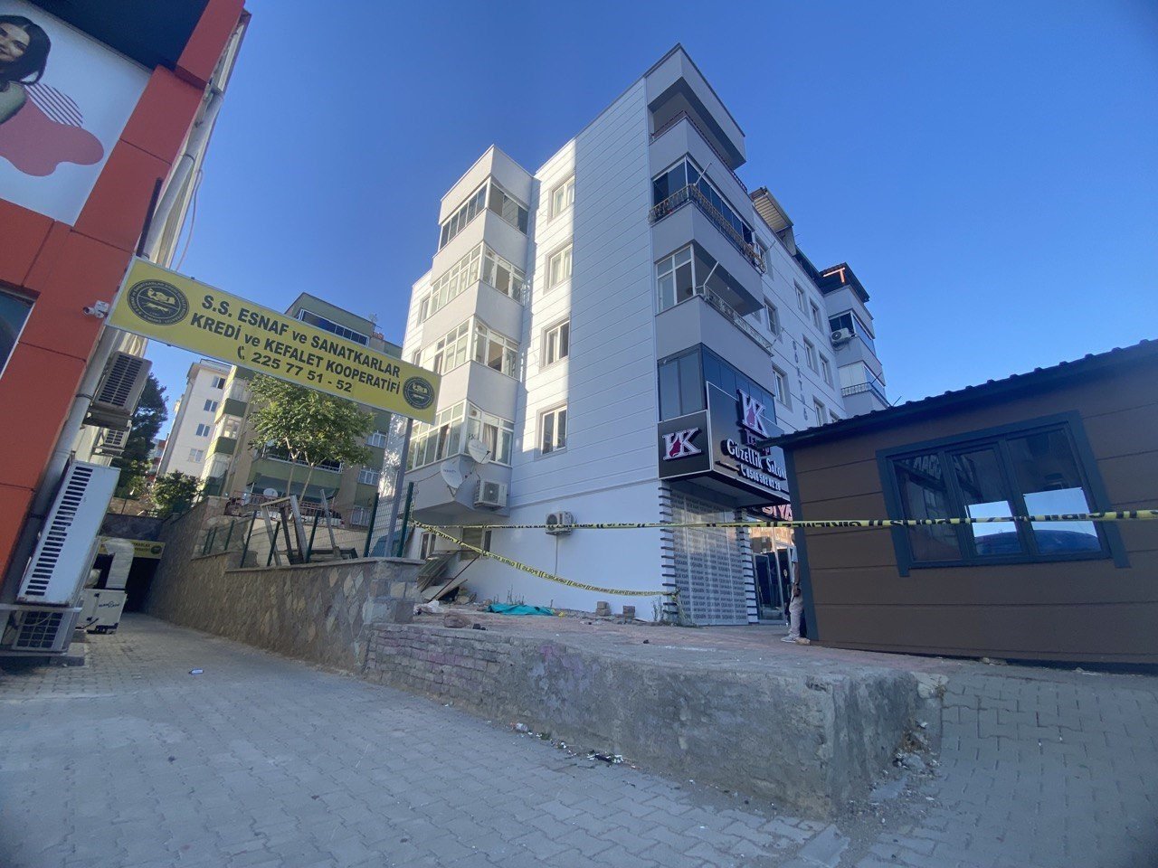 4 katlı binanın çatısından düşen 5 yaşındaki çocuk hayatını kaybetti