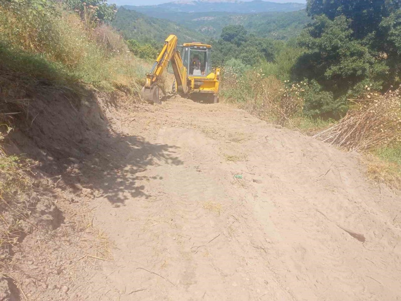 Karesi Belediyesi tarla yollarını açıyor