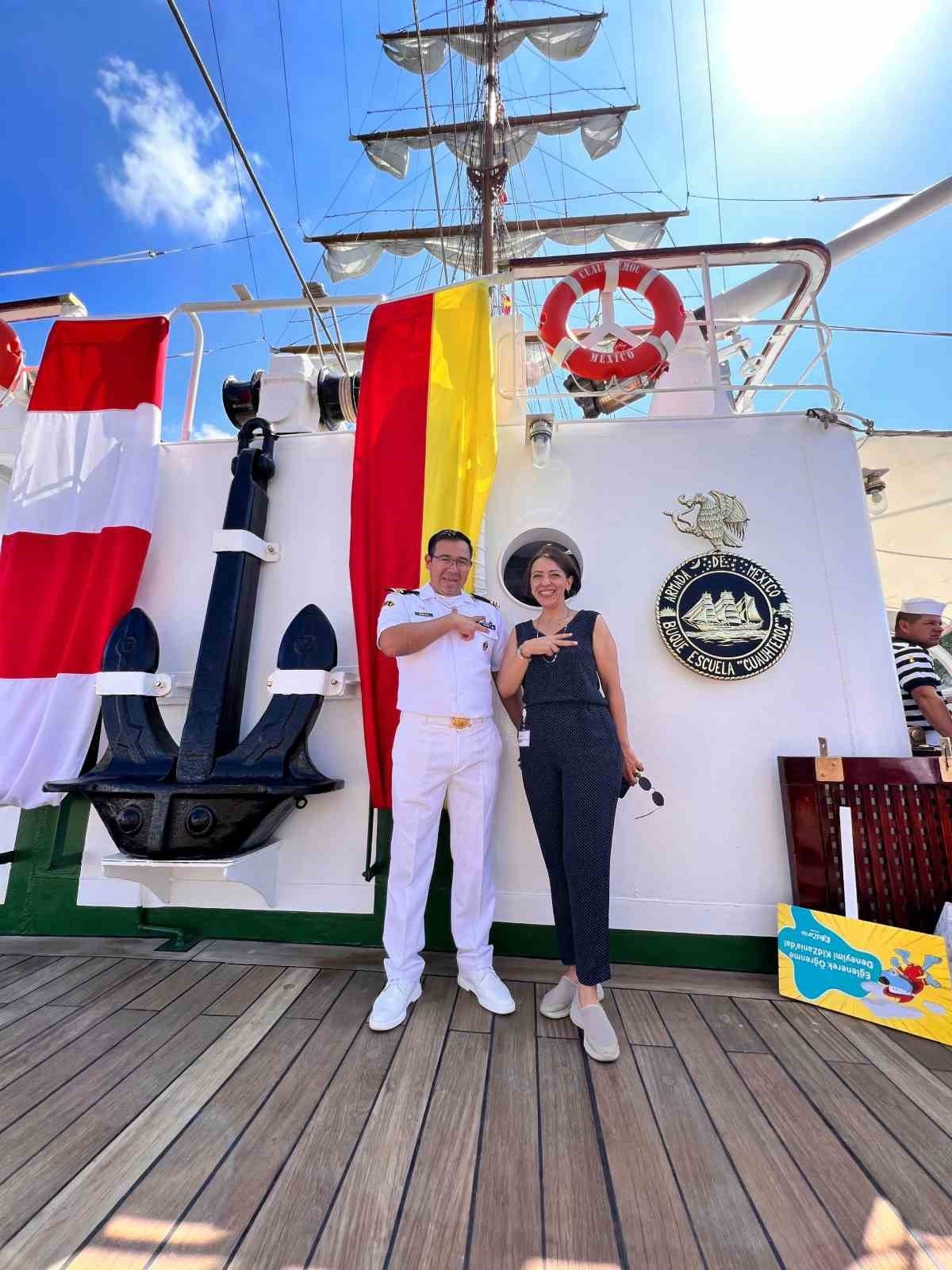 B-KidZanian üyeleri, Meksika donanma gemisini ziyaret etti