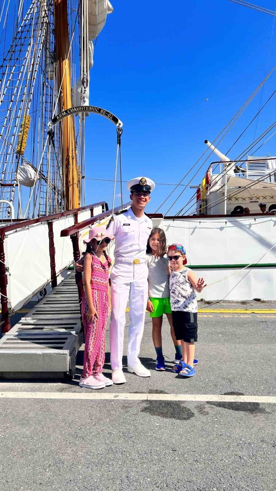 B-KidZanian üyeleri, Meksika donanma gemisini ziyaret etti