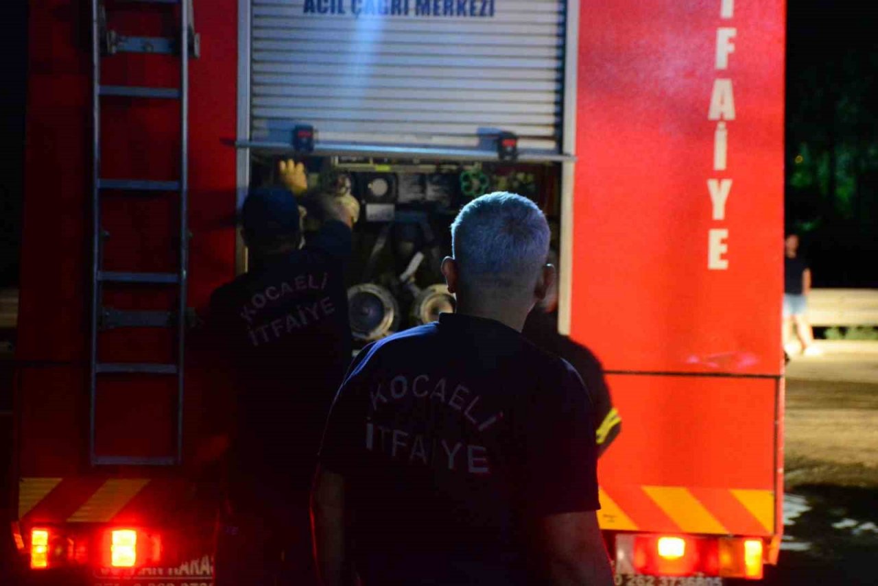 Kimyasal atık yangını yaklaşık 3 saatte kontrol altına alındı