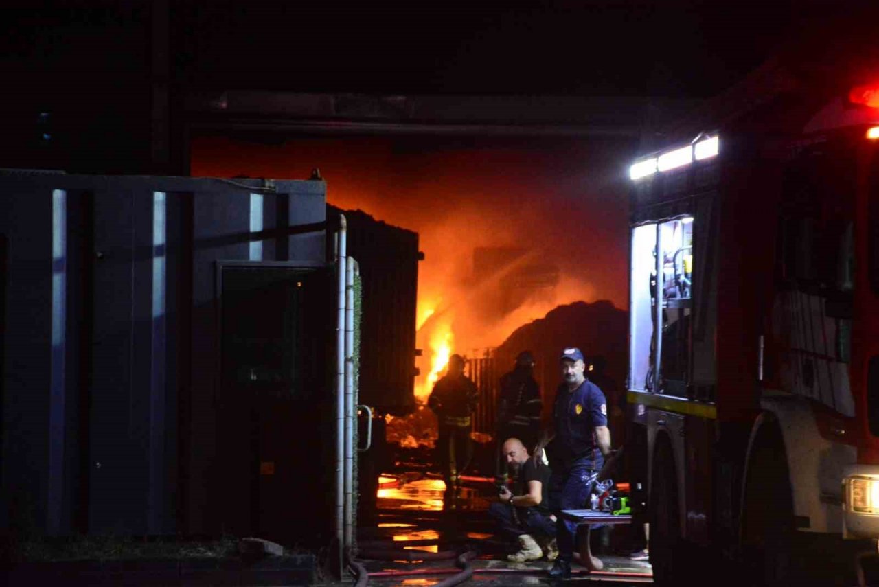 Kimyasal atık yangını yaklaşık 3 saatte kontrol altına alındı