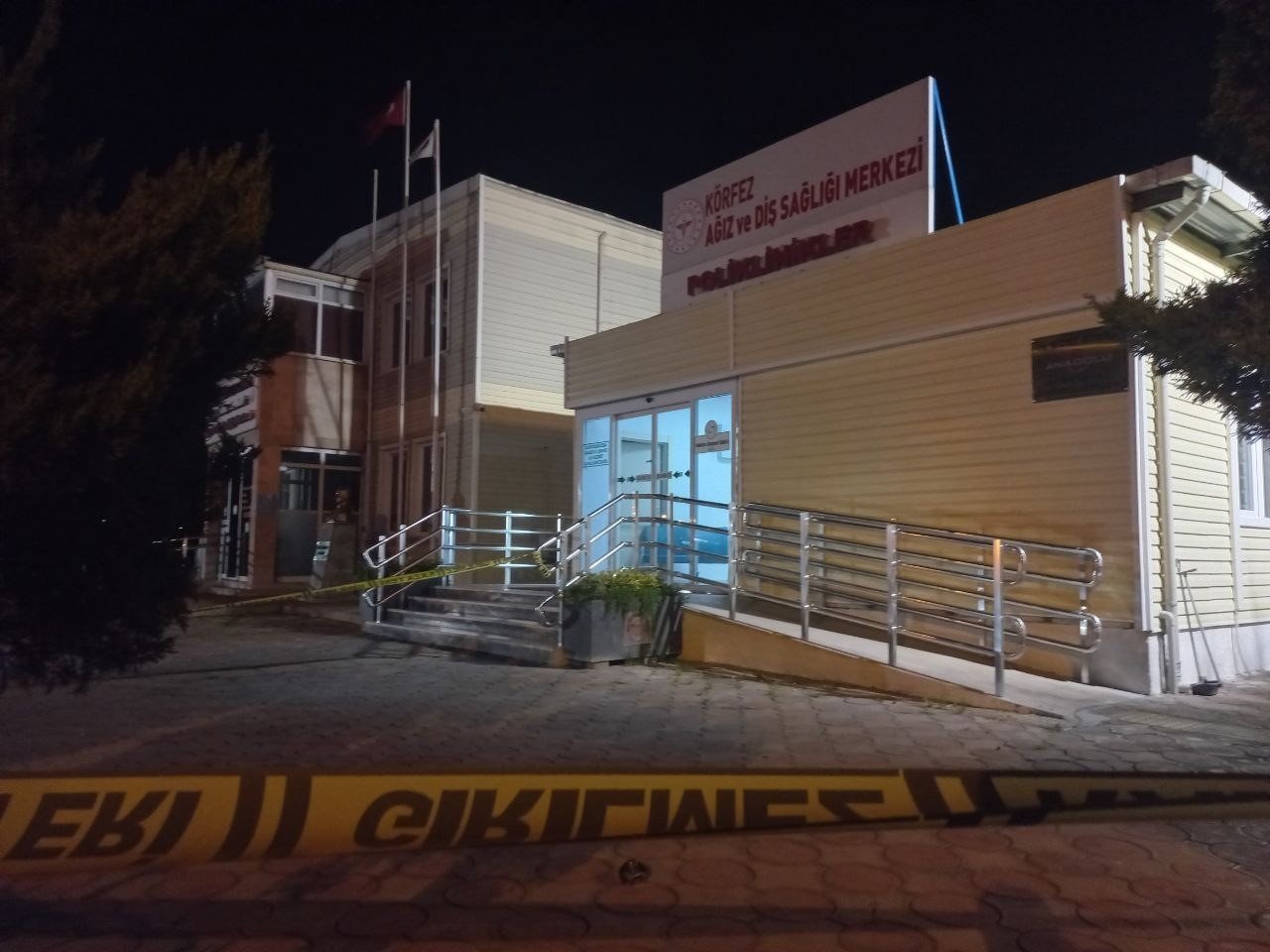 “Ne bakıyorsun?” diye tartıştıktan sonraki gece 2 arabayla gelip terör estirdiler