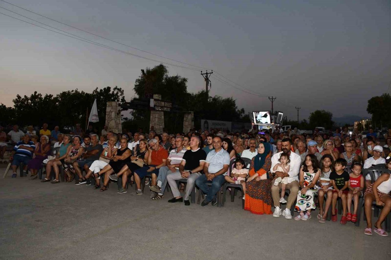 Kuşadası’nda "Aşıklar Bayramı" etkinliği düzenlendi