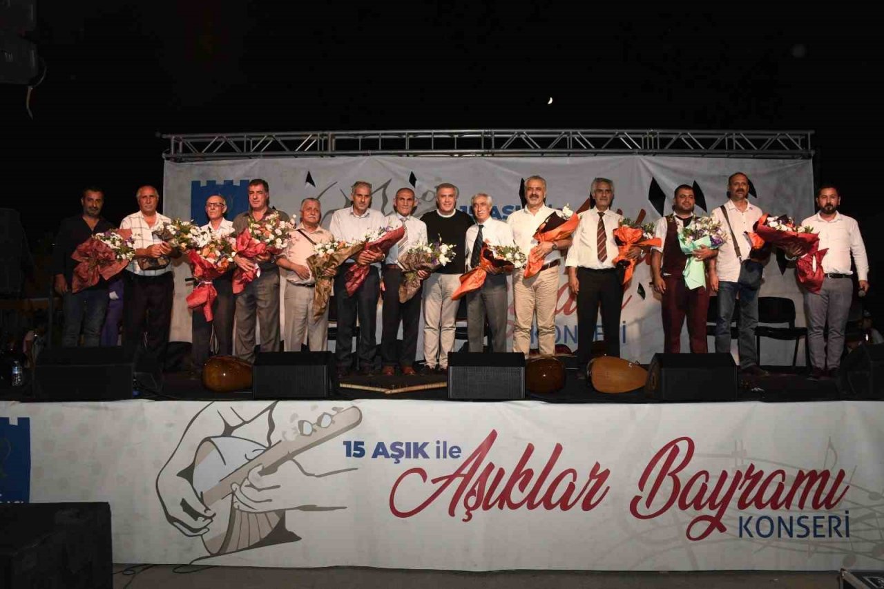 Kuşadası’nda "Aşıklar Bayramı" etkinliği düzenlendi