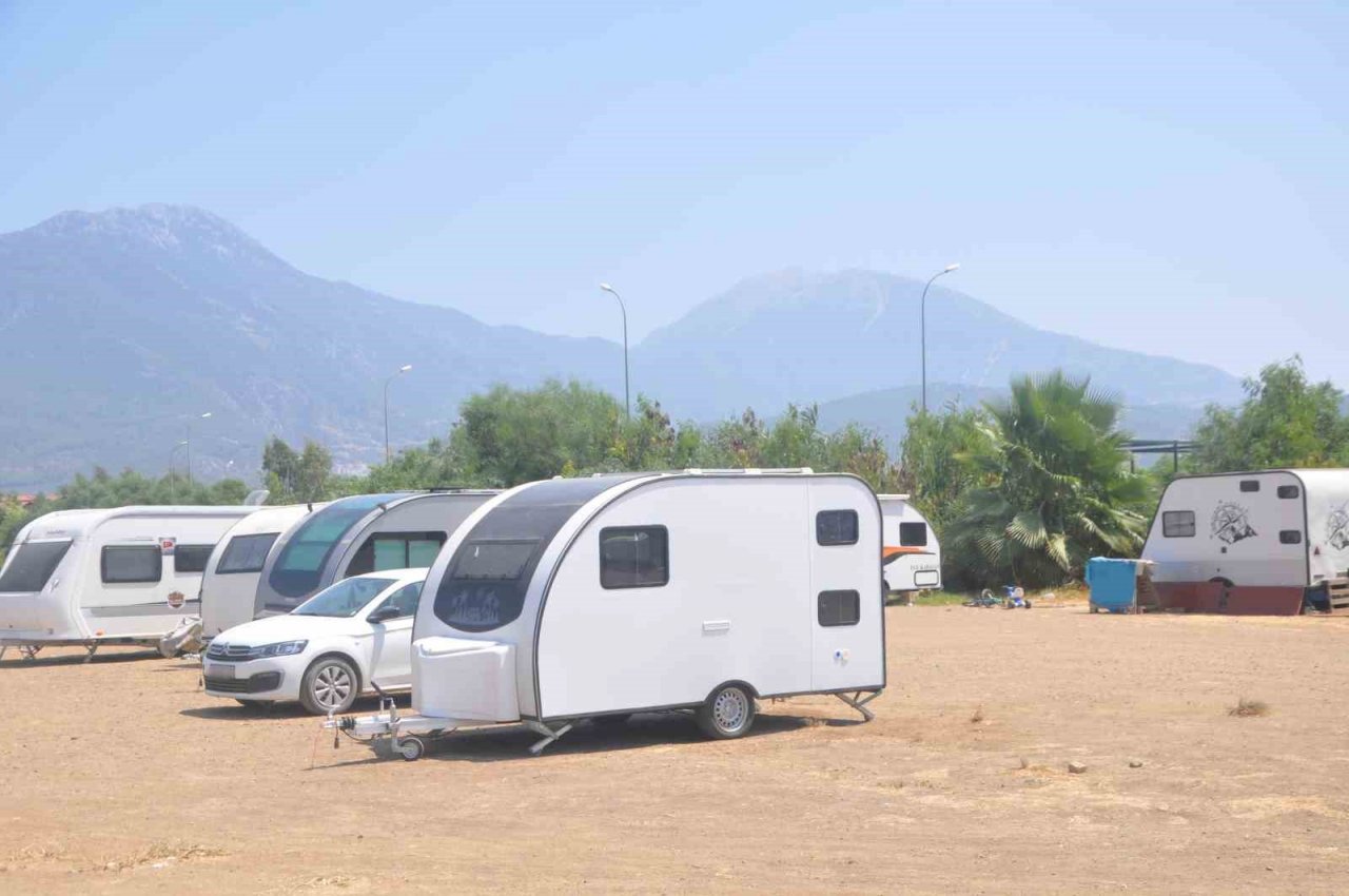 Fethi Bey Parkı, karavanlarla doldu vatandaşlar tepki gösterdi