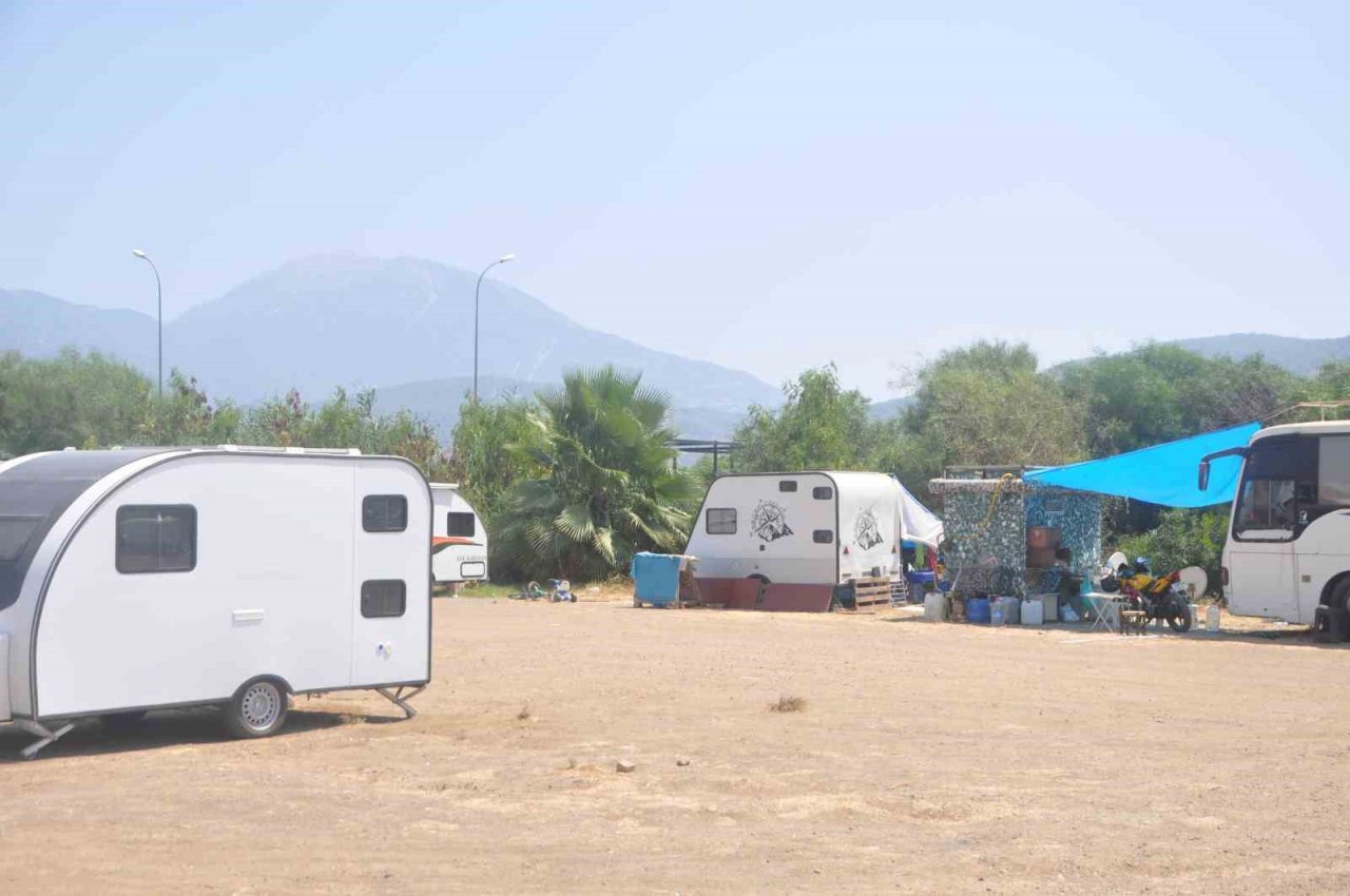Fethi Bey Parkı, karavanlarla doldu vatandaşlar tepki gösterdi