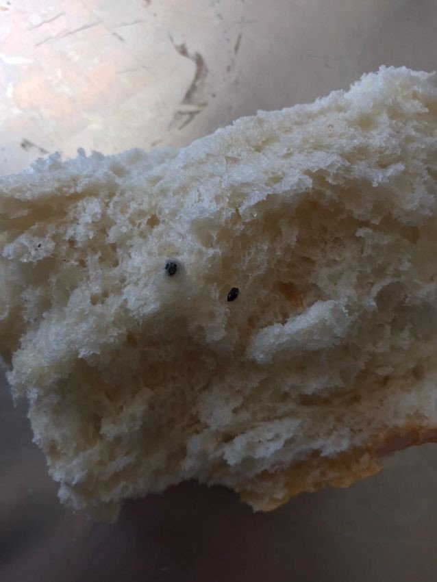 Aldığı ekmekten fare pisliği çıktı, fırın hakkında jet işlem yapıldı