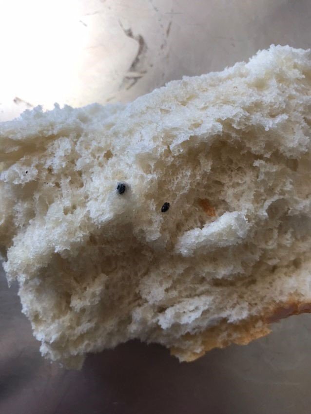 Aldığı ekmekten fare pisliği çıktı, fırın hakkında jet işlem yapıldı