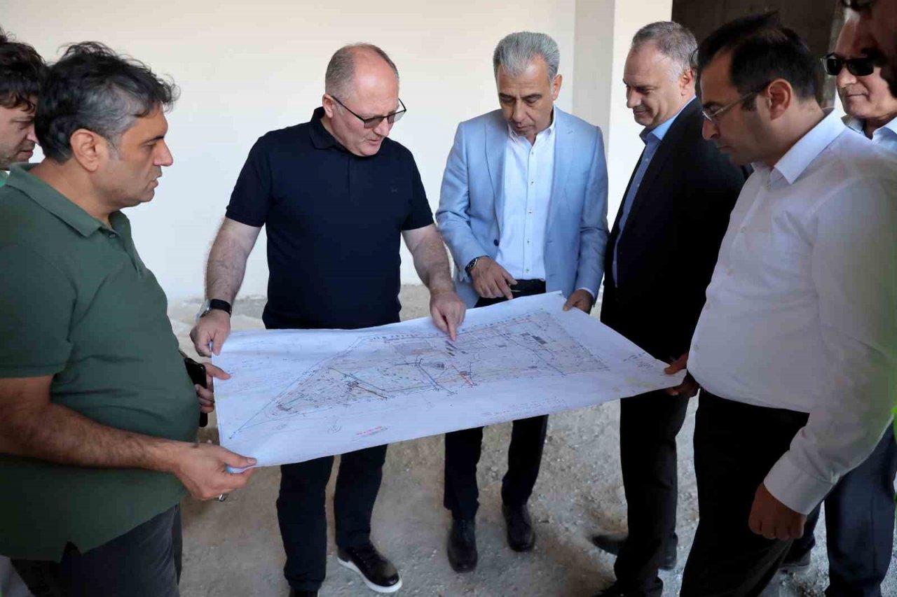 Dünyanın sayılı meydanlarından biri olacak, çalışmalar sürüyor