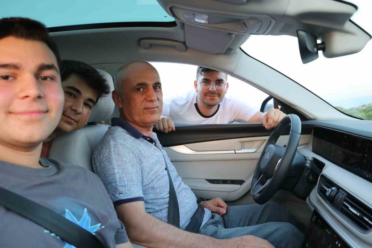 Alpaslan’ın kaşiflerin, TOGG heyecanı