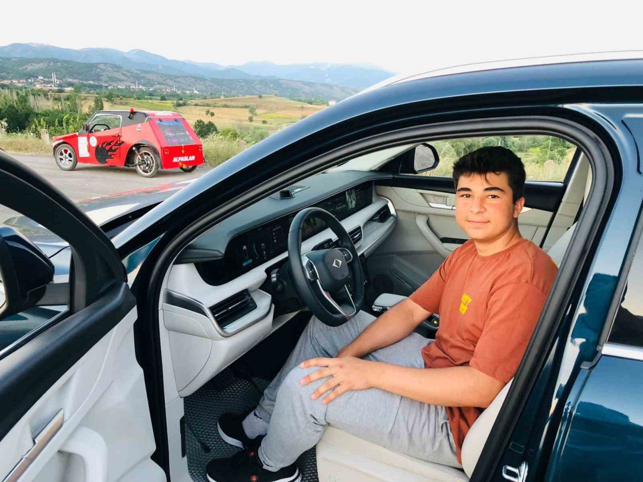 Alpaslan’ın kaşiflerin, TOGG heyecanı