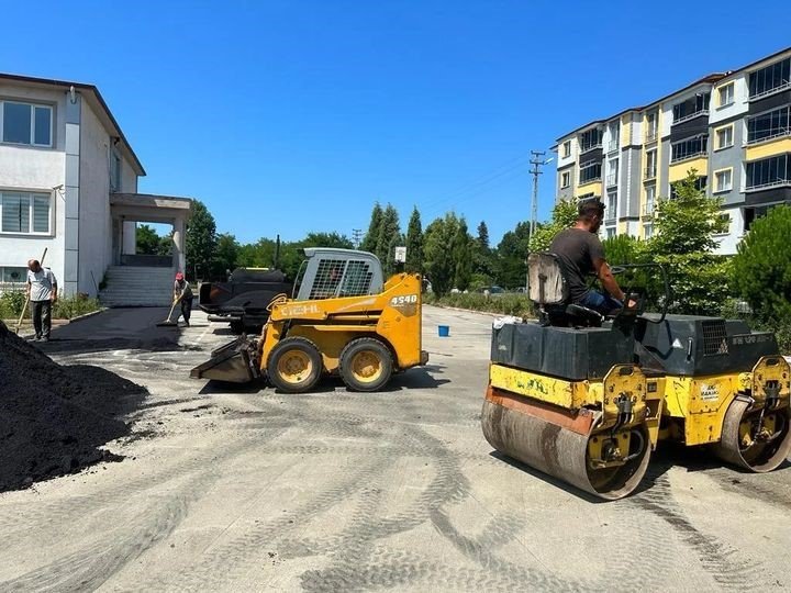 Tekkeköy’de okulların spor alanları yenileniyor