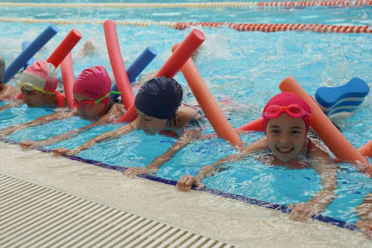 Yüzmenin keyfini Tepebaşı’nda yaşıyorlar