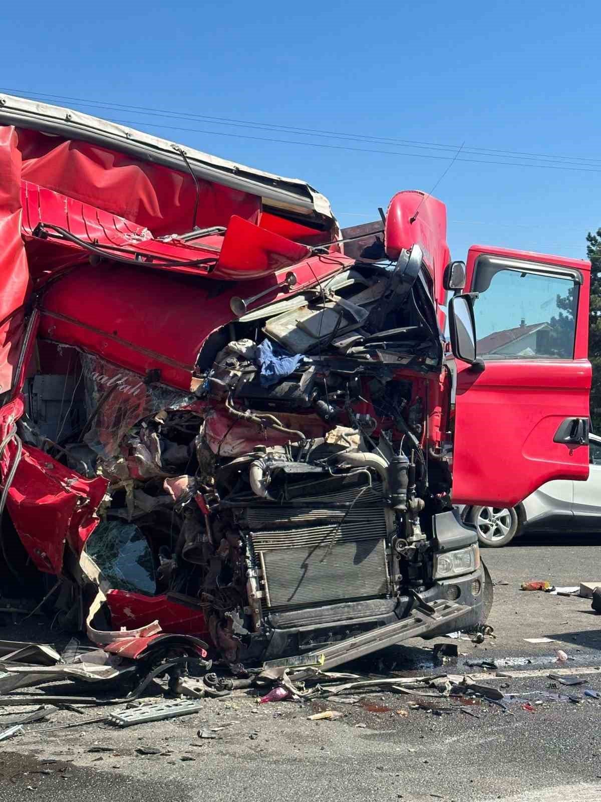 D100’de iki tır çarpıştı: 1 yaralı