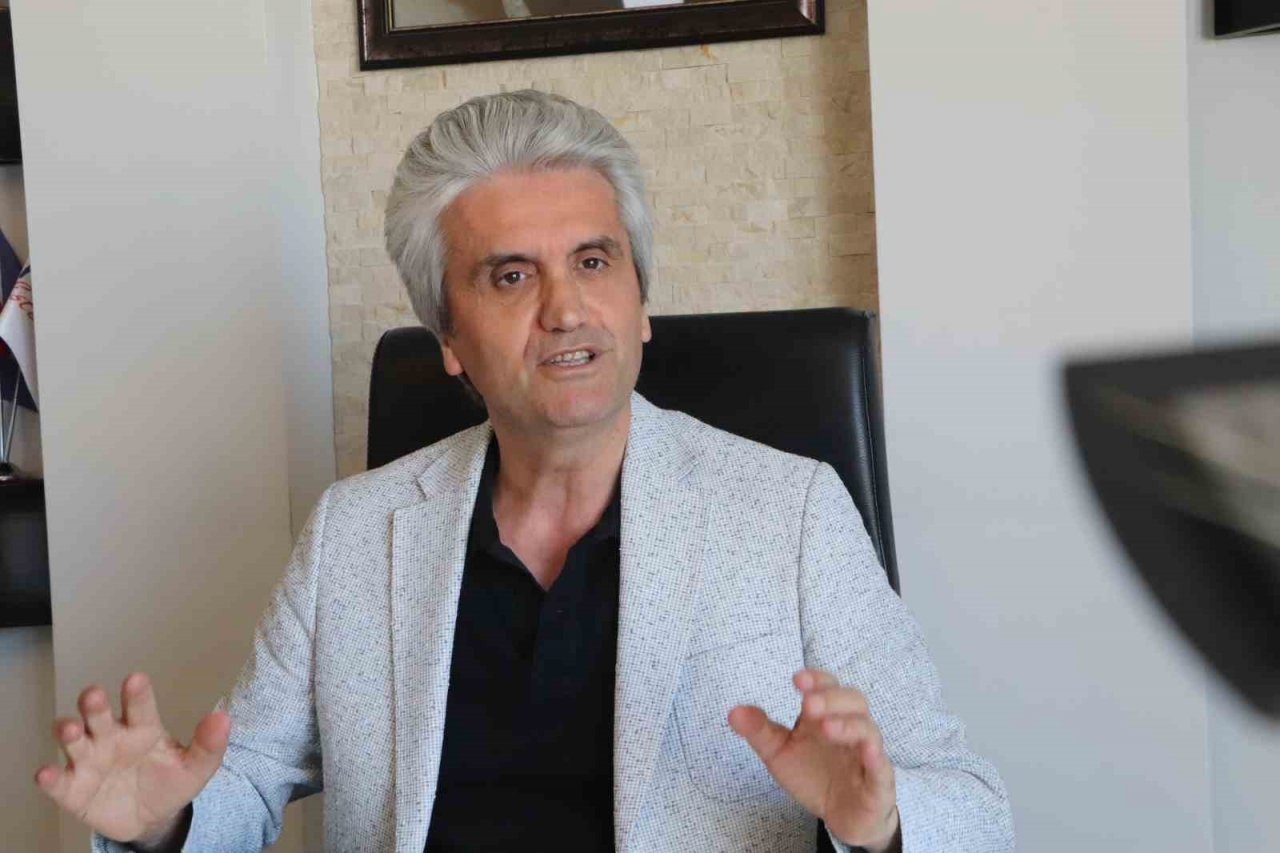 Ünlü estetikçi uyardı: “Kepçe kulak ameliyatının ilkokul döneminde yapılması ideal”