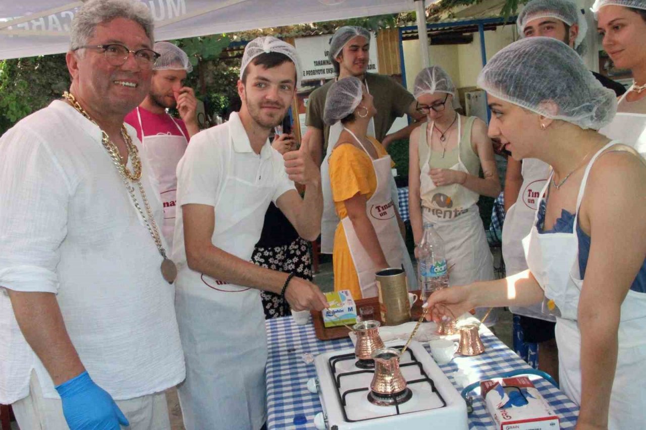 Yabancı öğrenciler Türk kahvesi ve limonata yapımı yarışmasına katıldı
