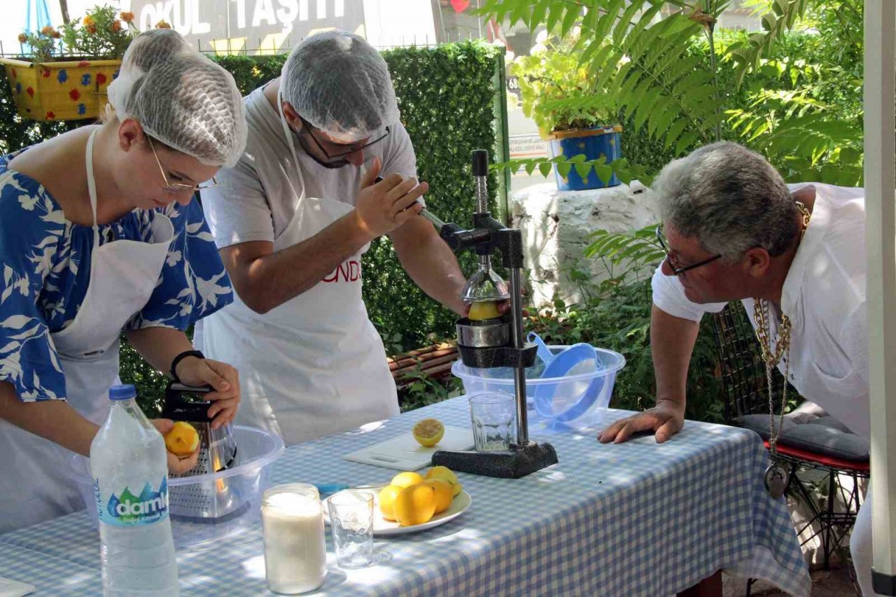 Yabancı öğrenciler Türk kahvesi ve limonata yapımı yarışmasına katıldı