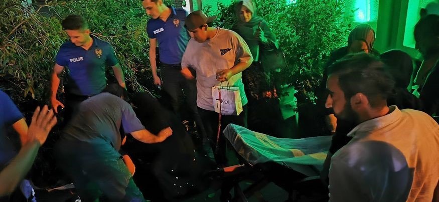 Yalova’da üzerine ağaç dalı düşen çocuk yaralandı