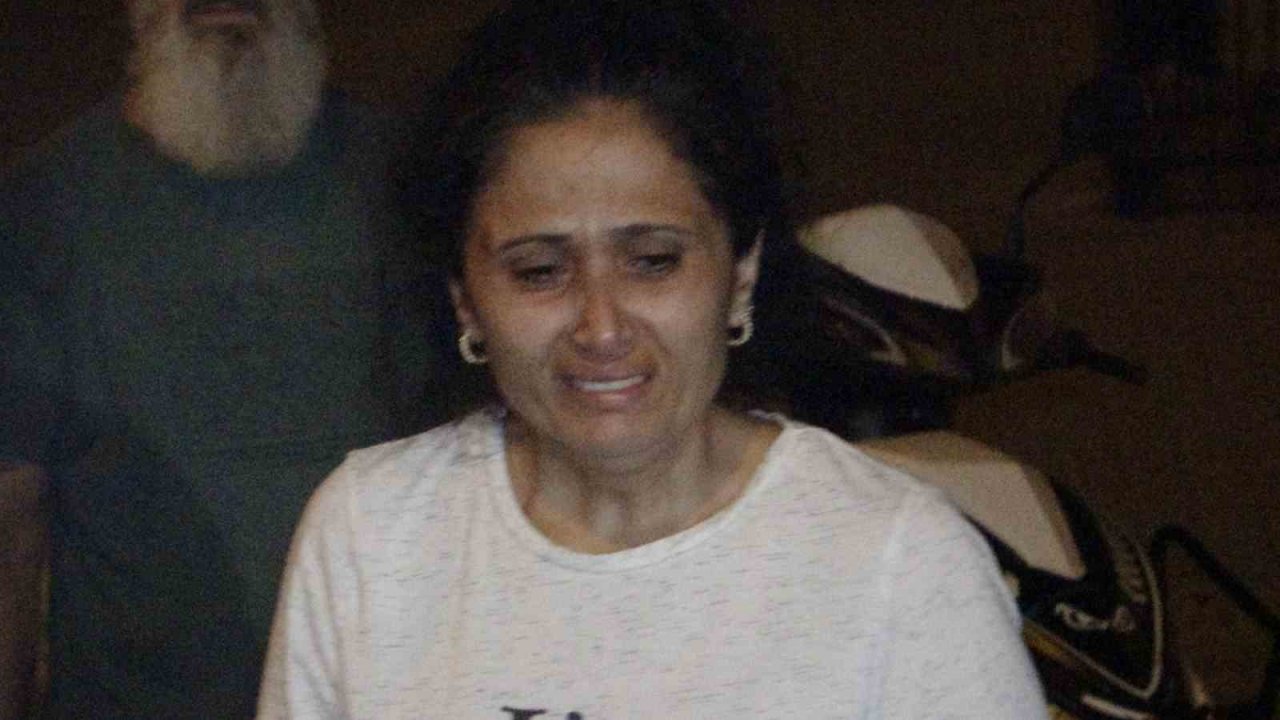 Kaldırımda yürürken silahlı saldırıya uğrayıp yaralandı, kanlar içerisinde yatarken sigara içti