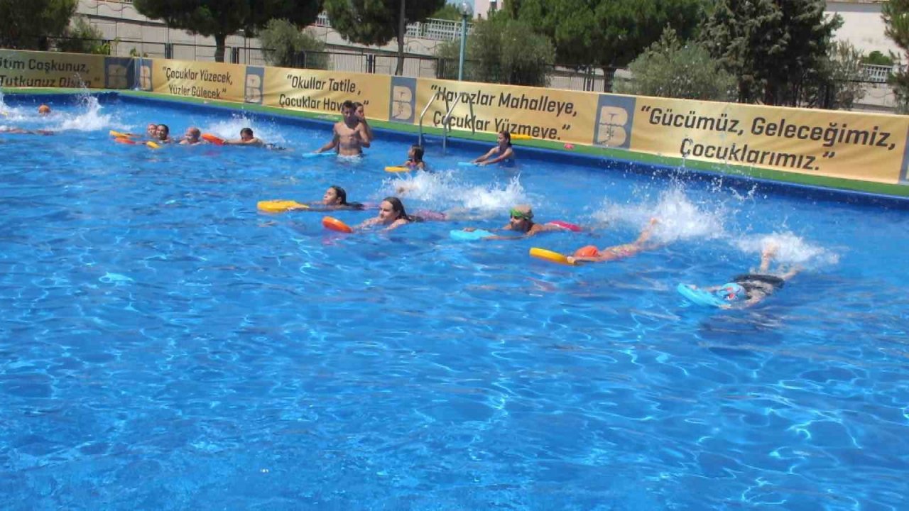 Balıkesir’de havuzlar çocuklarla şenlendi