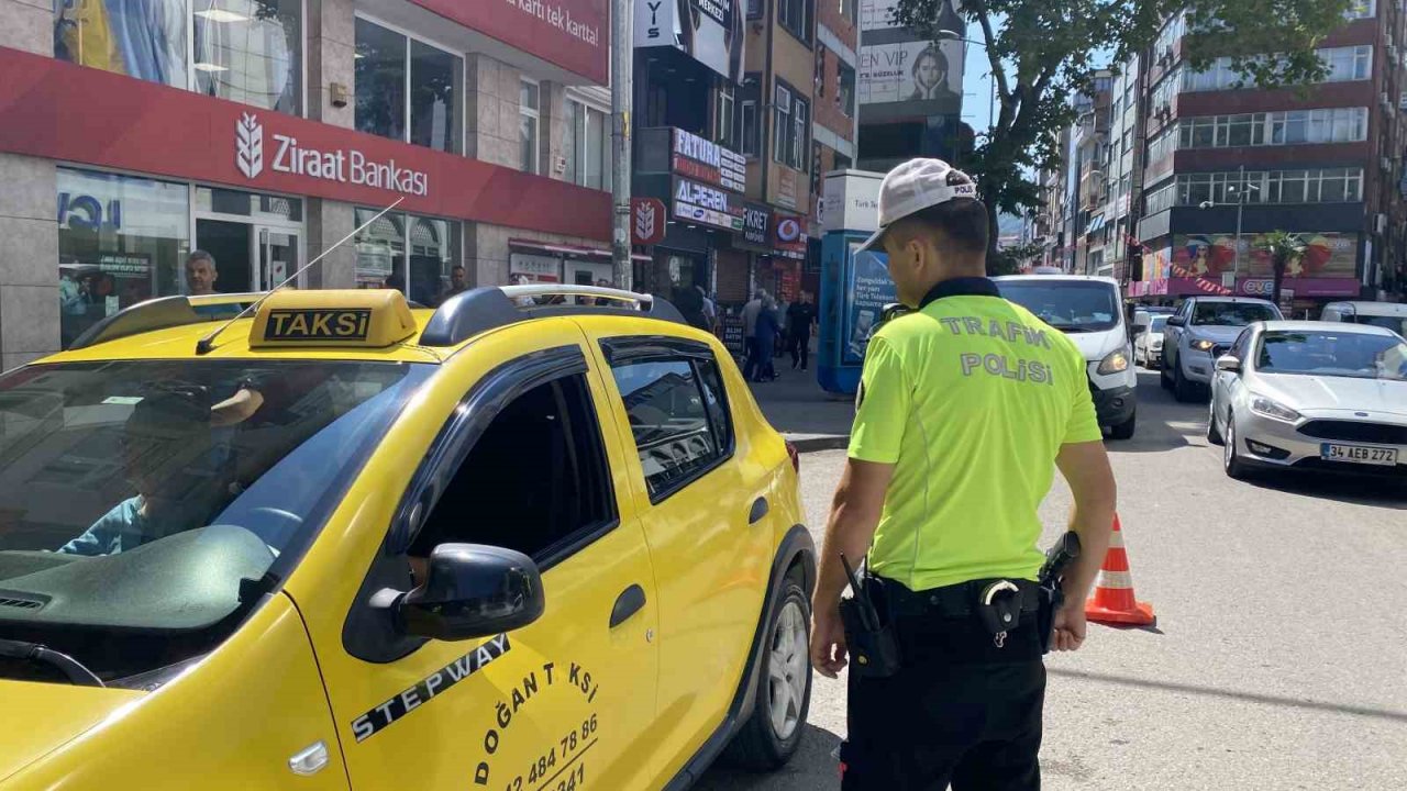 Araçları tek tek durdular